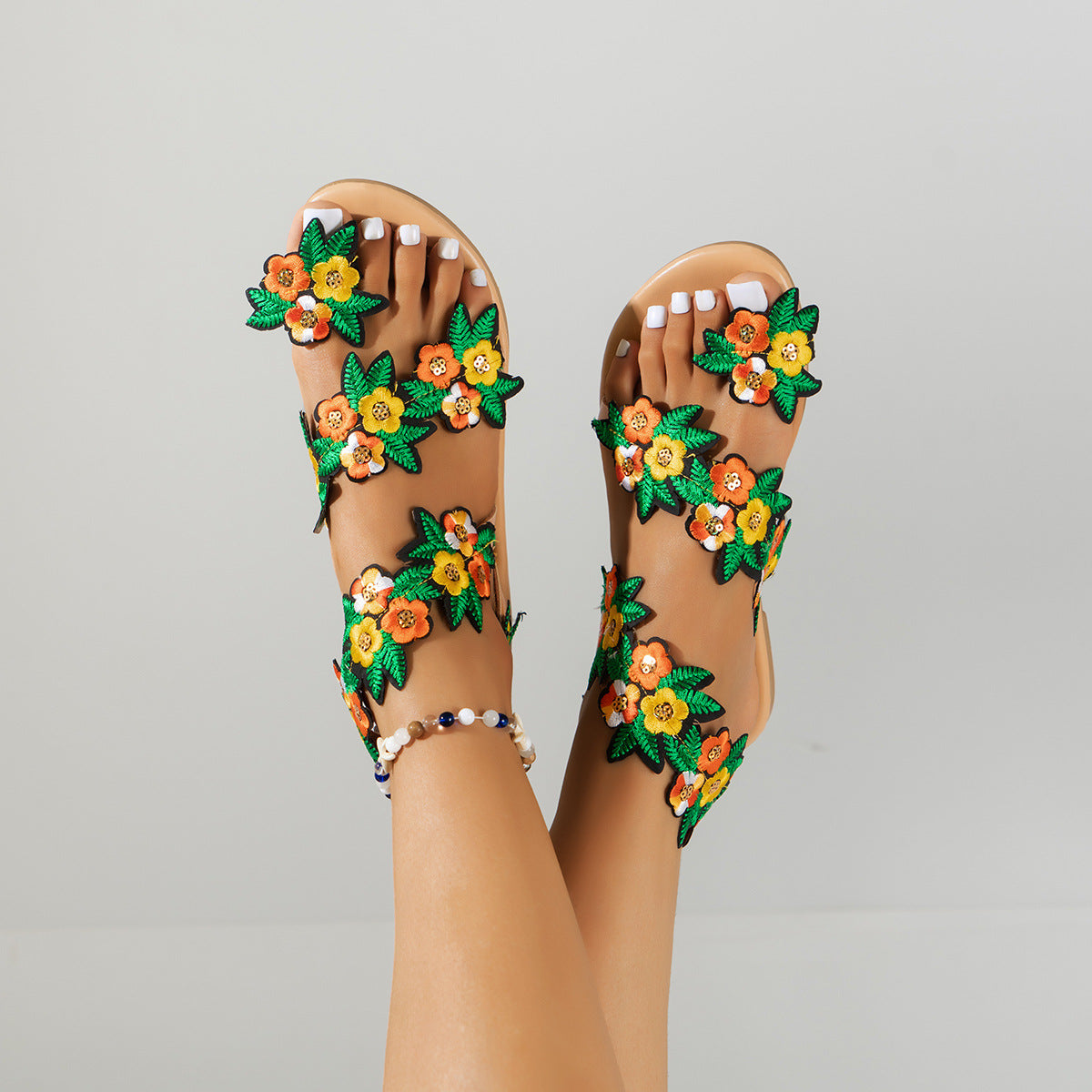 Plus Size Toe Covering Floral Flat Sandals Women Bohemian Vacation Beach Sandals
