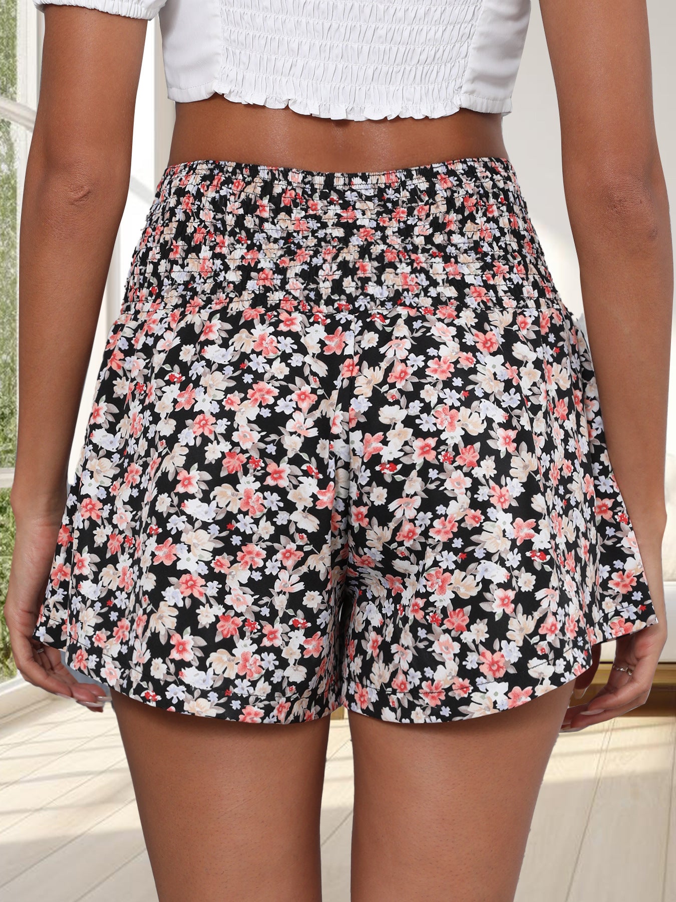 Women Little Daisy Printed Wrinkle Waist Wide Leg Shorts