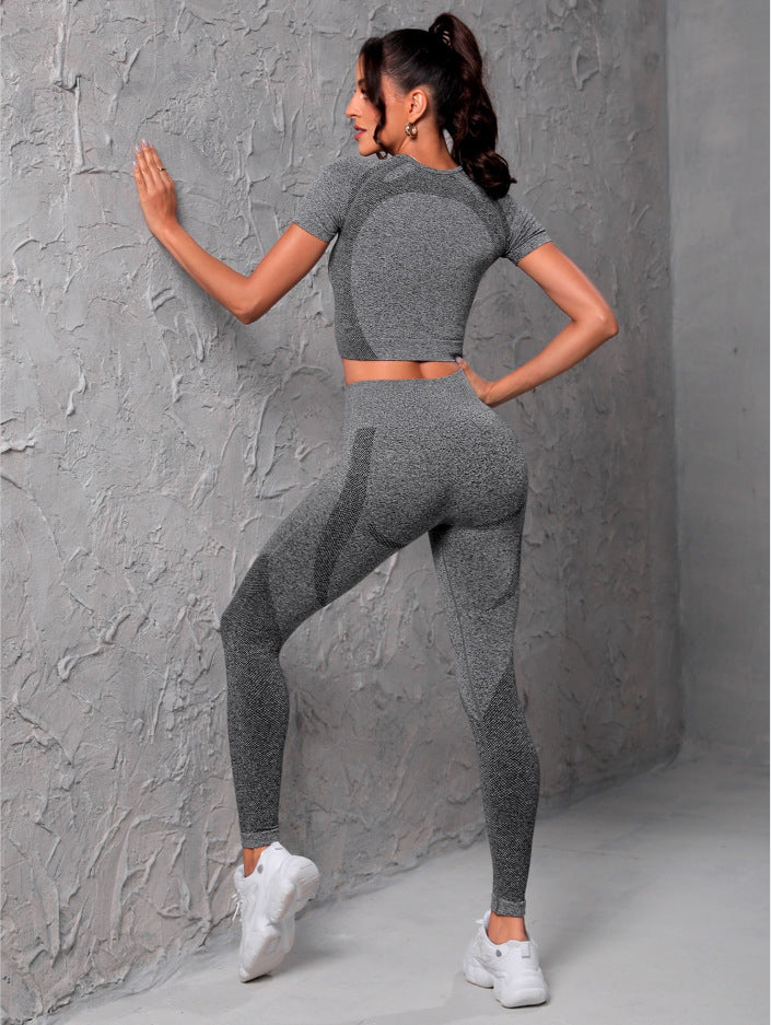 Seamless Knitted Sports Yoga Suit Moisture Wicking Quick Drying Breathable Slim Fit Fitness Yoga Clothes