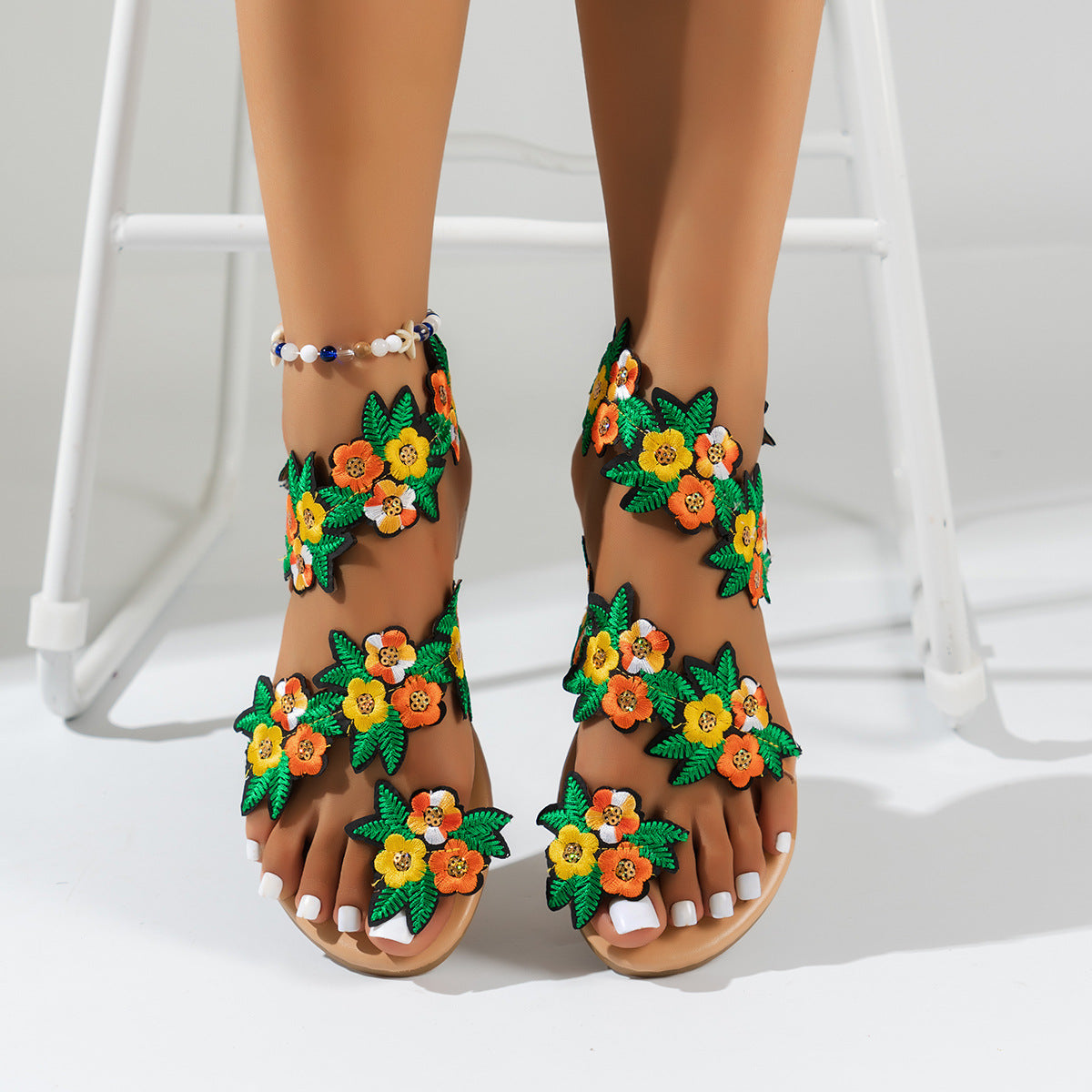 Plus Size Toe Covering Floral Flat Sandals Women Bohemian Vacation Beach Sandals