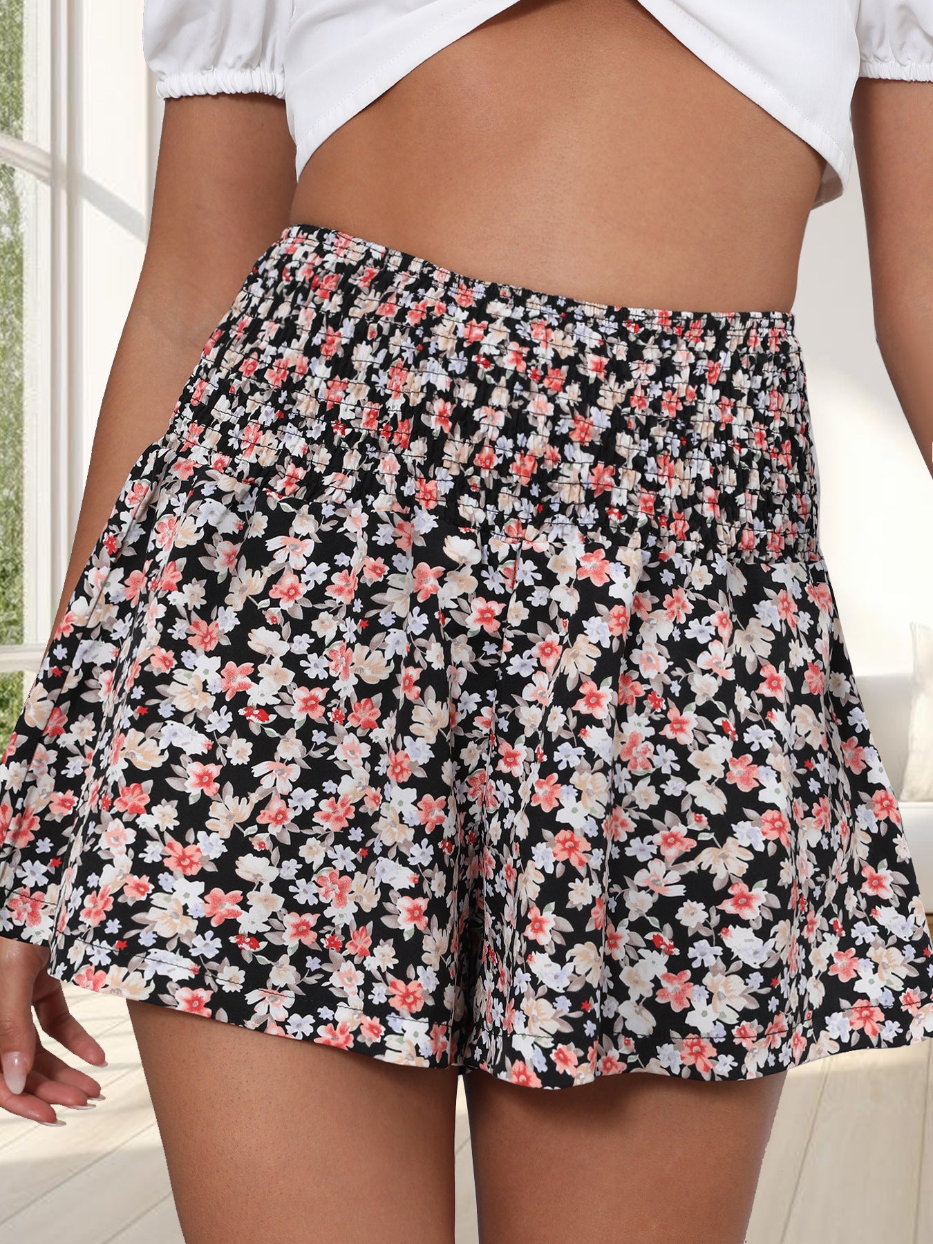 Women Little Daisy Printed Wrinkle Waist Wide Leg Shorts