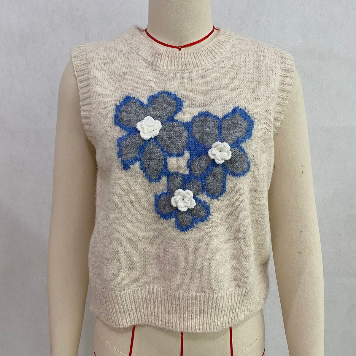 Three Dimensional Floral Jacquard Knitted Vest round Neck Sleeveless Bandage Dress Outerwear Vest Sweater