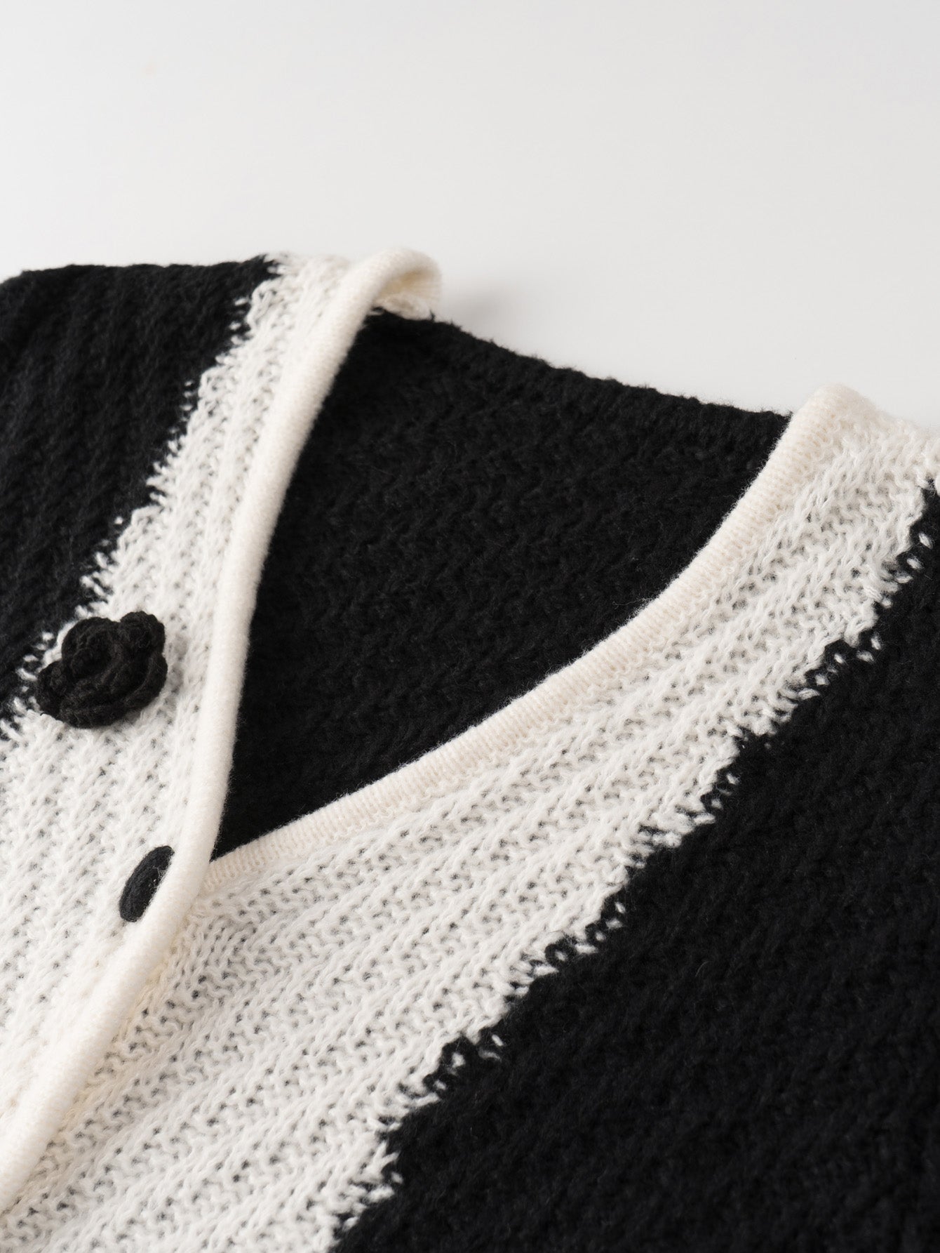 Contrast Color Floral Knitted Cardigan for Women Autumn Winter Loose Design Sweater Coat